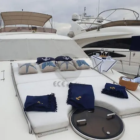 بوتيل Holyship 4 Fairline Squadron 65 Motoryacht بودروم