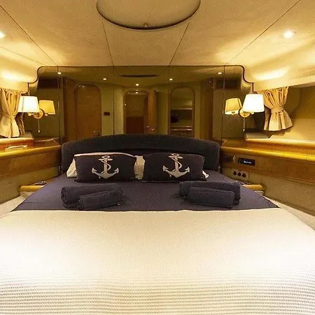 Úszó hotel Holyship 4 Fairline Squadron 65 Motoryacht Bodrum