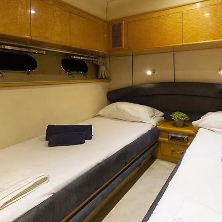 بوتيل Holyship 4 Fairline Squadron 65 Motoryacht *