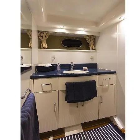 Úszó hotel Holyship 4 Fairline Squadron 65 Motoryacht Bodrum