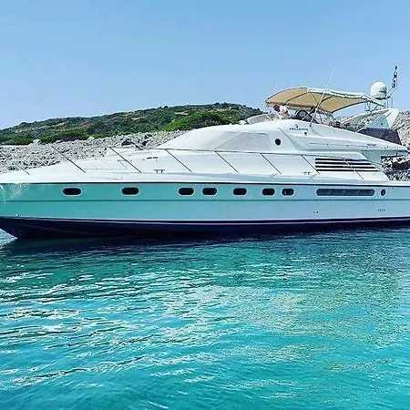 Holyship 4 Fairline Squadron 65 Motoryacht بوتيل