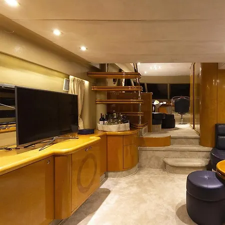 Úszó hotel Holyship 4 Fairline Squadron 65 Motoryacht Bodrum