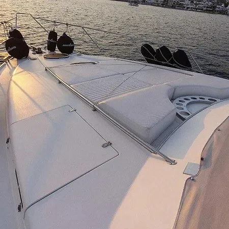 بوتيل Holyship 4 Fairline Squadron 65 Motoryacht بودروم