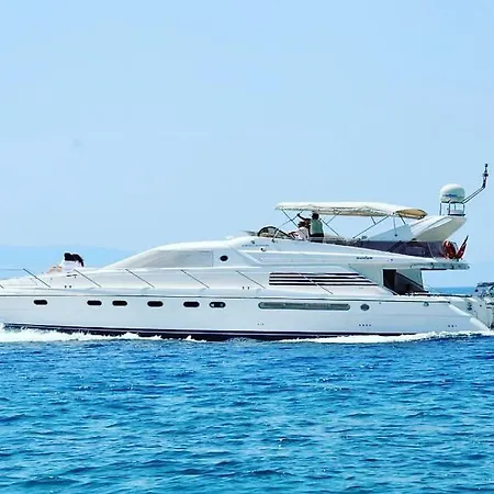 بوتيل Holyship 4 Fairline Squadron 65 Motoryacht بودروم